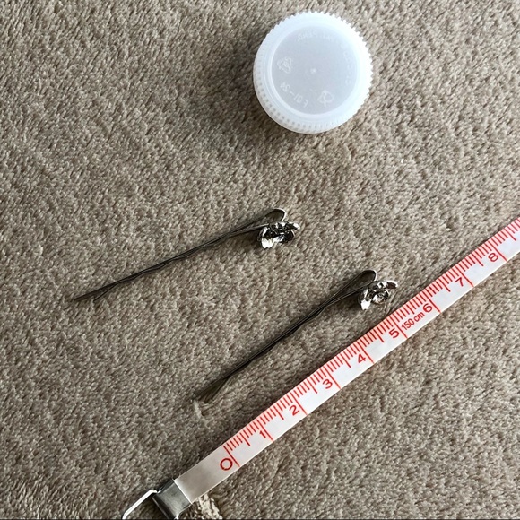 ✨2/$7✨ Hair: Flower Hair Pins, 2 Pins 🛍 Bundle Me! - Picture 7 of 10
